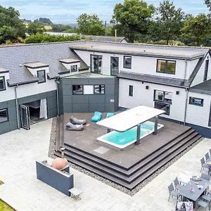 https://huxham-view-a-luxurious-family-retreat-with-swim-spa.cardiffhotelswales.com